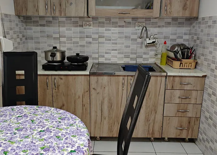 Δωμάτια σε οικογενειακή κατοικία Hometown